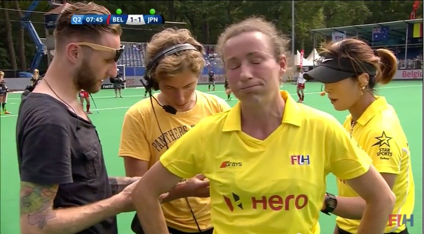 Umpire Claire Adenot gets voices in her head